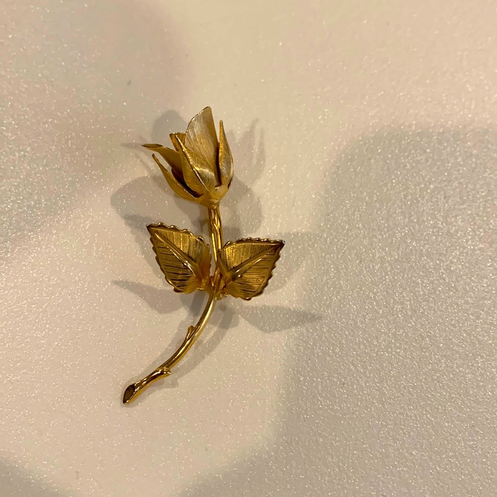 Giovanni di Rocco vintage rose bud pin gold tone